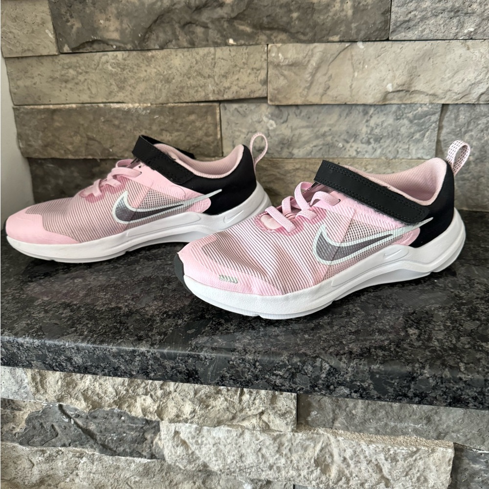 Girls Nike Downshifter 12 Sneakers size 1Y